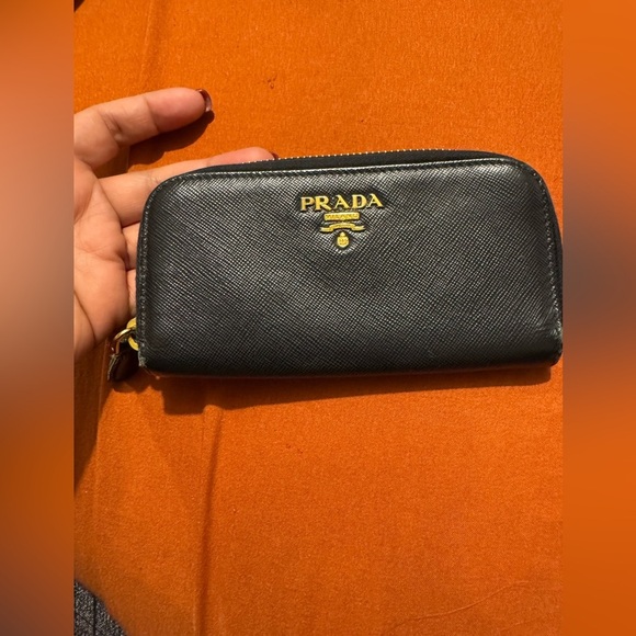 Prada zip around key holder - Picture 1 of 10